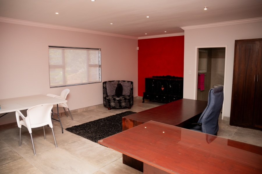 6 Bedroom Property for Sale in Wilkoppies North West
